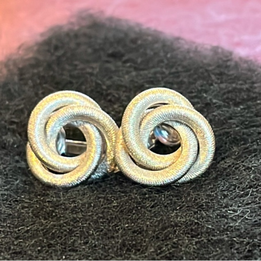 Vintage Sarah Coventry clip on earrings